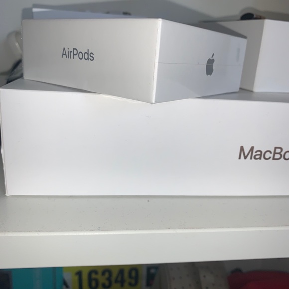 Apple AirPods - Picture 8 of 8